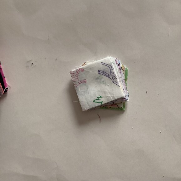 A Bundle Of 5" Inch Fabric Squares Charm Pack An Assortment of Colors & Prints - Picture 10 of 10